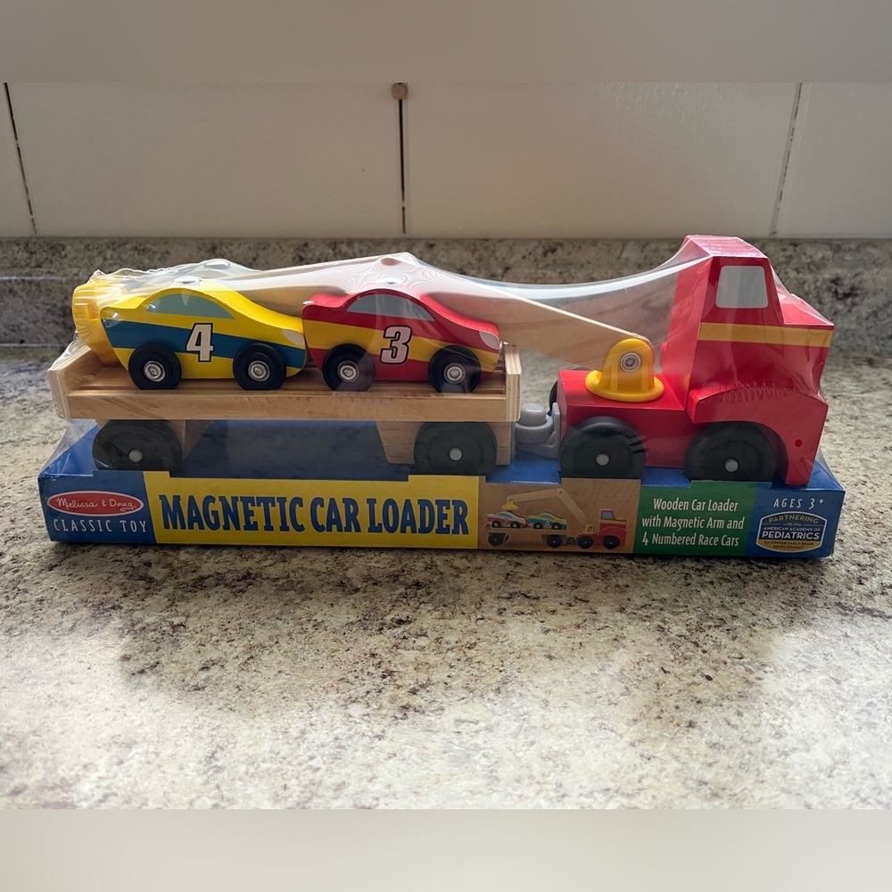 Melissa & Doug Magnetic Car Loader Wooden Toy Set with 4 Cars and 1 Semi-Trailer